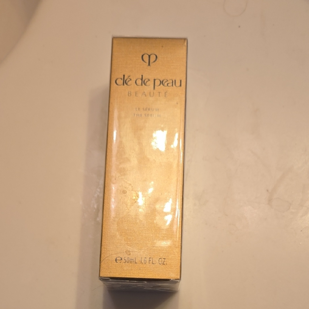 Clé de Peau Beauté Serum - Gold